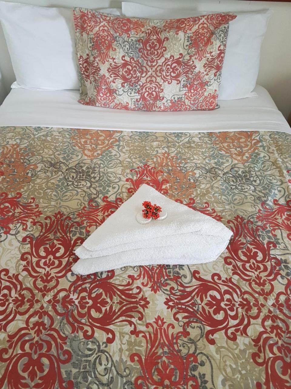 Mcroyal Hotel Маунт Хейгън Екстериор снимка