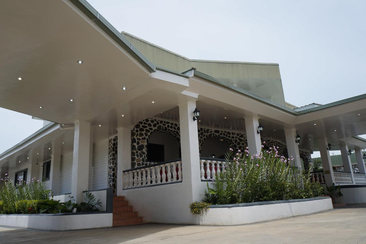 Mcroyal Hotel Маунт Хейгън Екстериор снимка